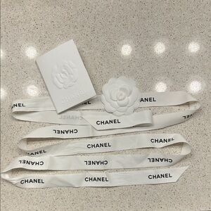 CHANEL Long White Camellia Ribbon Set